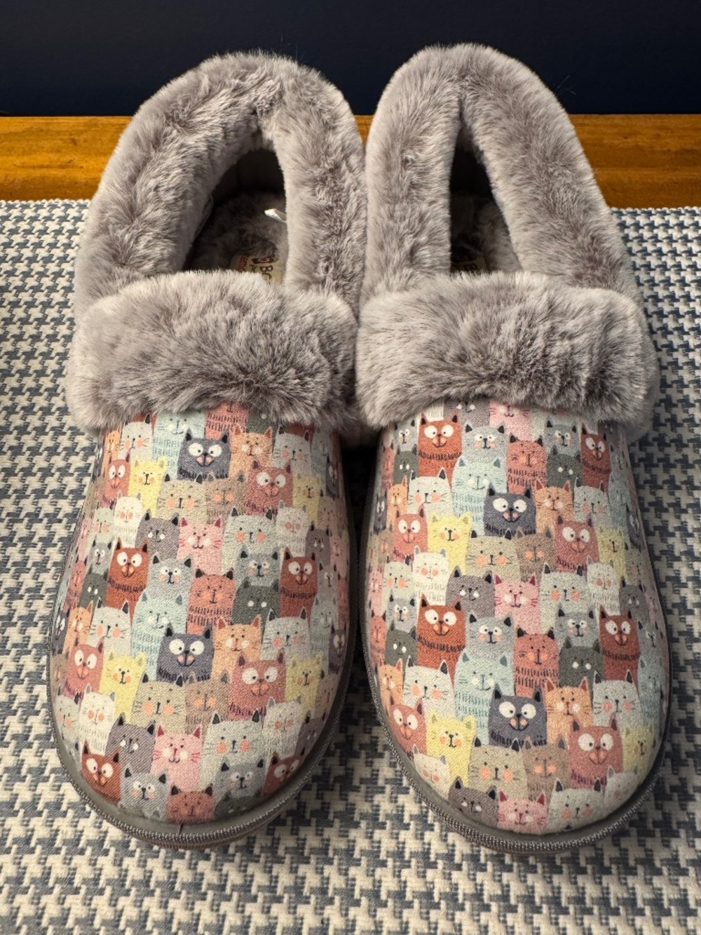 Bob’s NWOT Fun Cat Slippers 8.5 women’s, 8 1/2